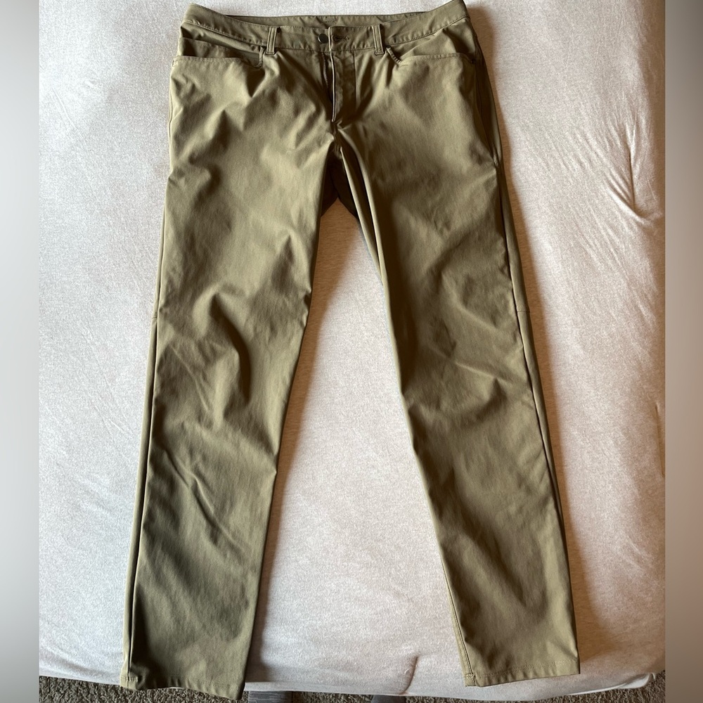 ABC Warpstreme Pants. 35 waist 32 length. Great preowned condition.